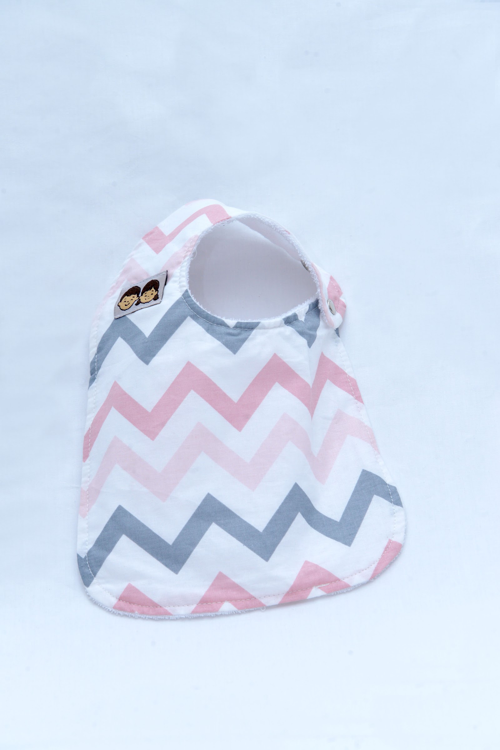 Bavoir Zigzag Gris Rose